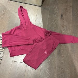 ALO HOODIE AND JOGGERS